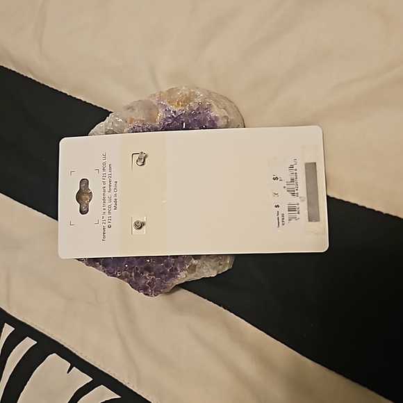 NIP Forever 21 EARRINGS - Picture 4 of 4